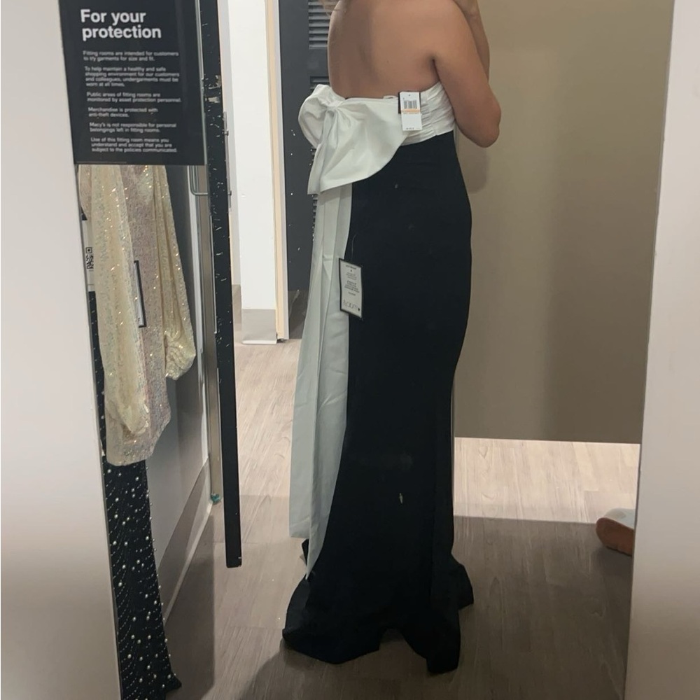 Elegant Black Maxi Skirt - Picture 2 of 2